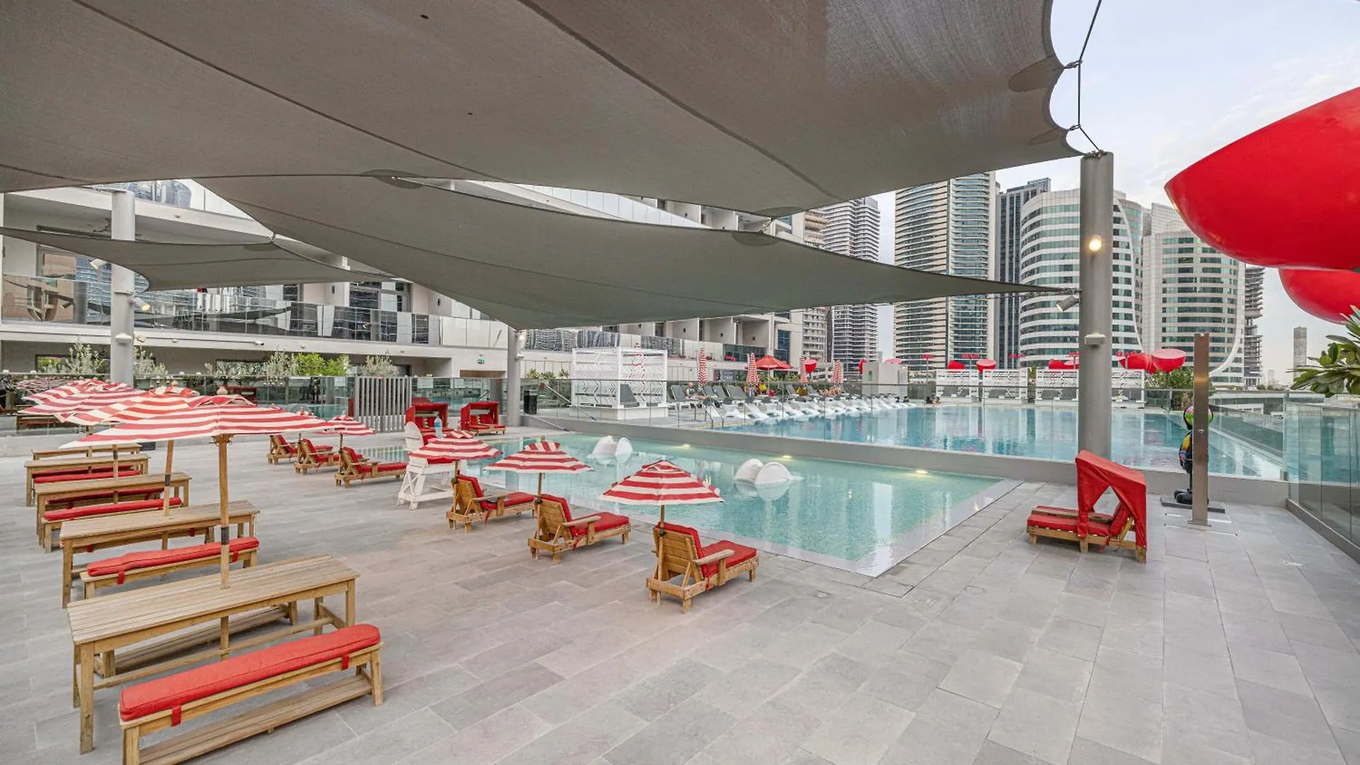 Upscale 2Br In Lively Building Apartment Dubai