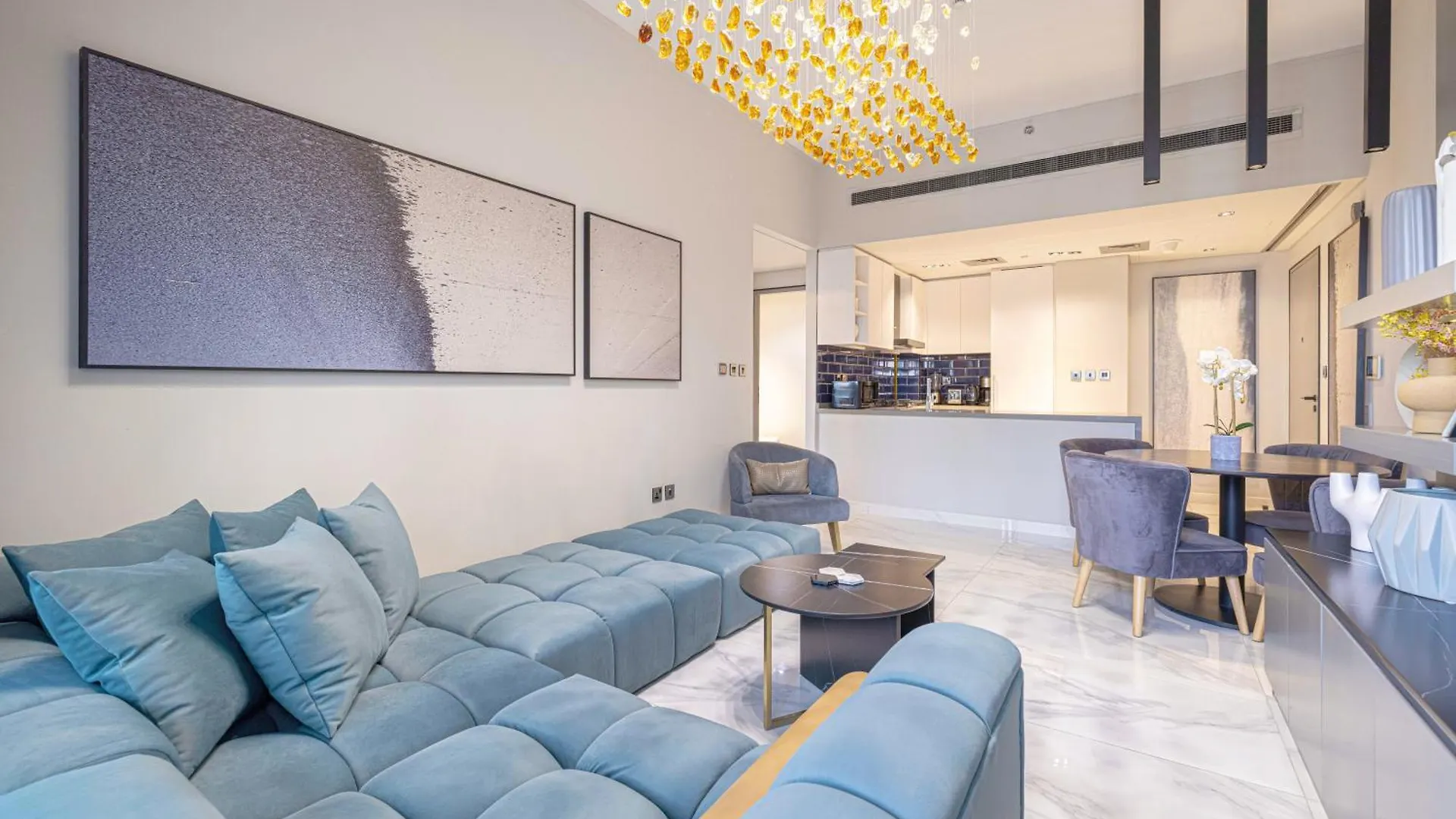 Upscale 2Br In Lively Building Apartment Dubai